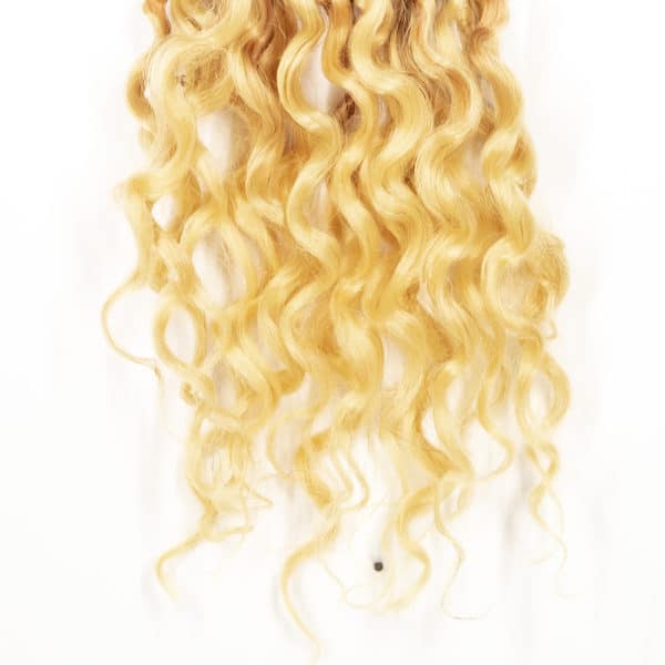 Crochet pre looped blonde wavy goddess locs 20 inch hair tips close up - crochet faux locs