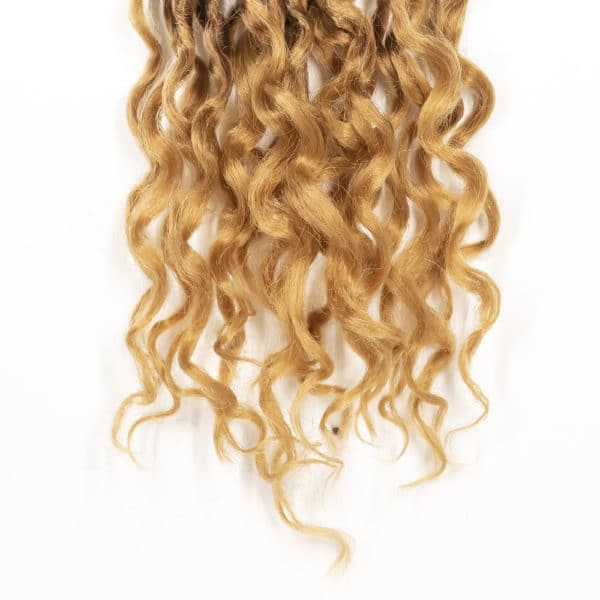 Crochet pre looped honey blonde wavy goddess locs 20 inch hair tips close up - crochet faux locs